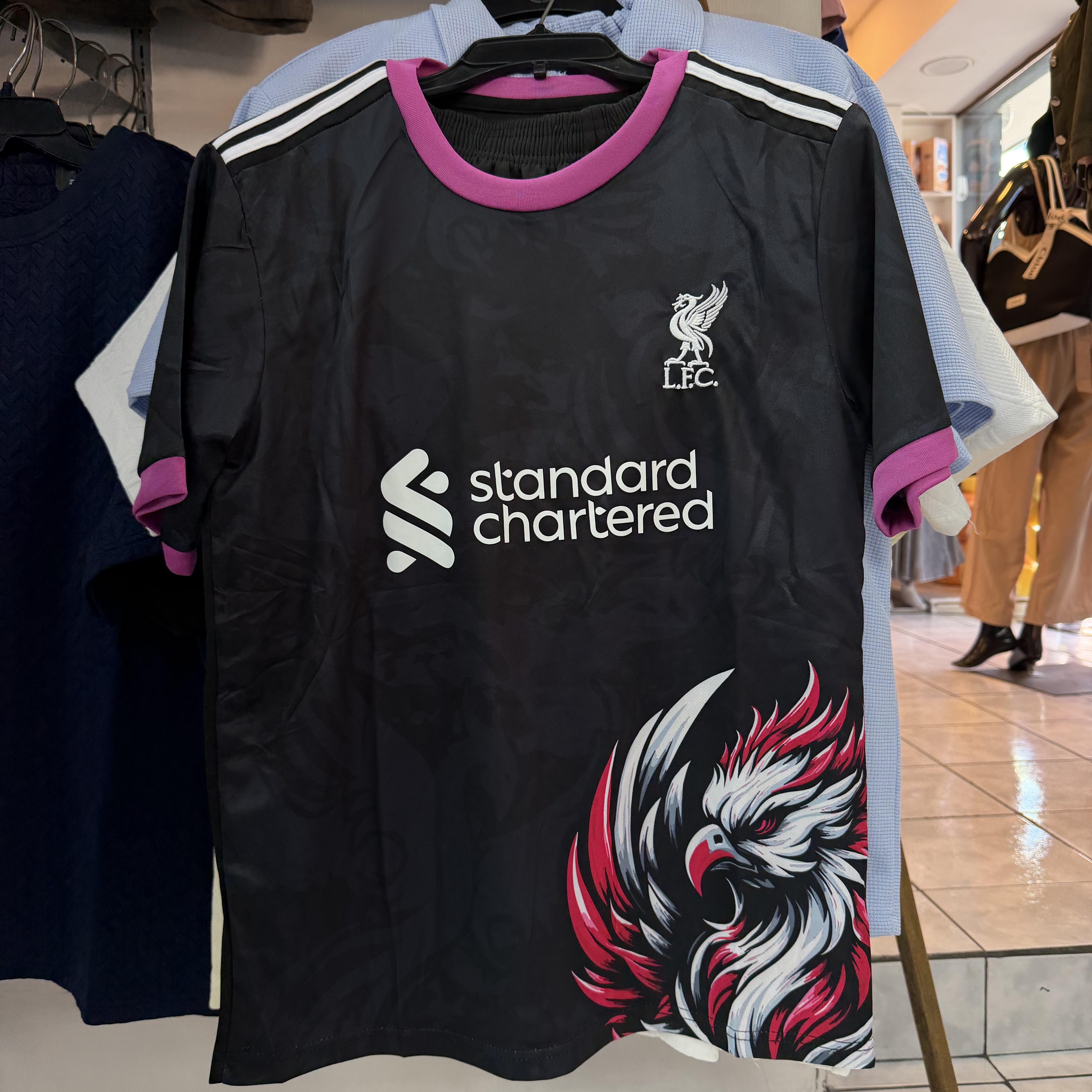 Liverpool negro con rosado