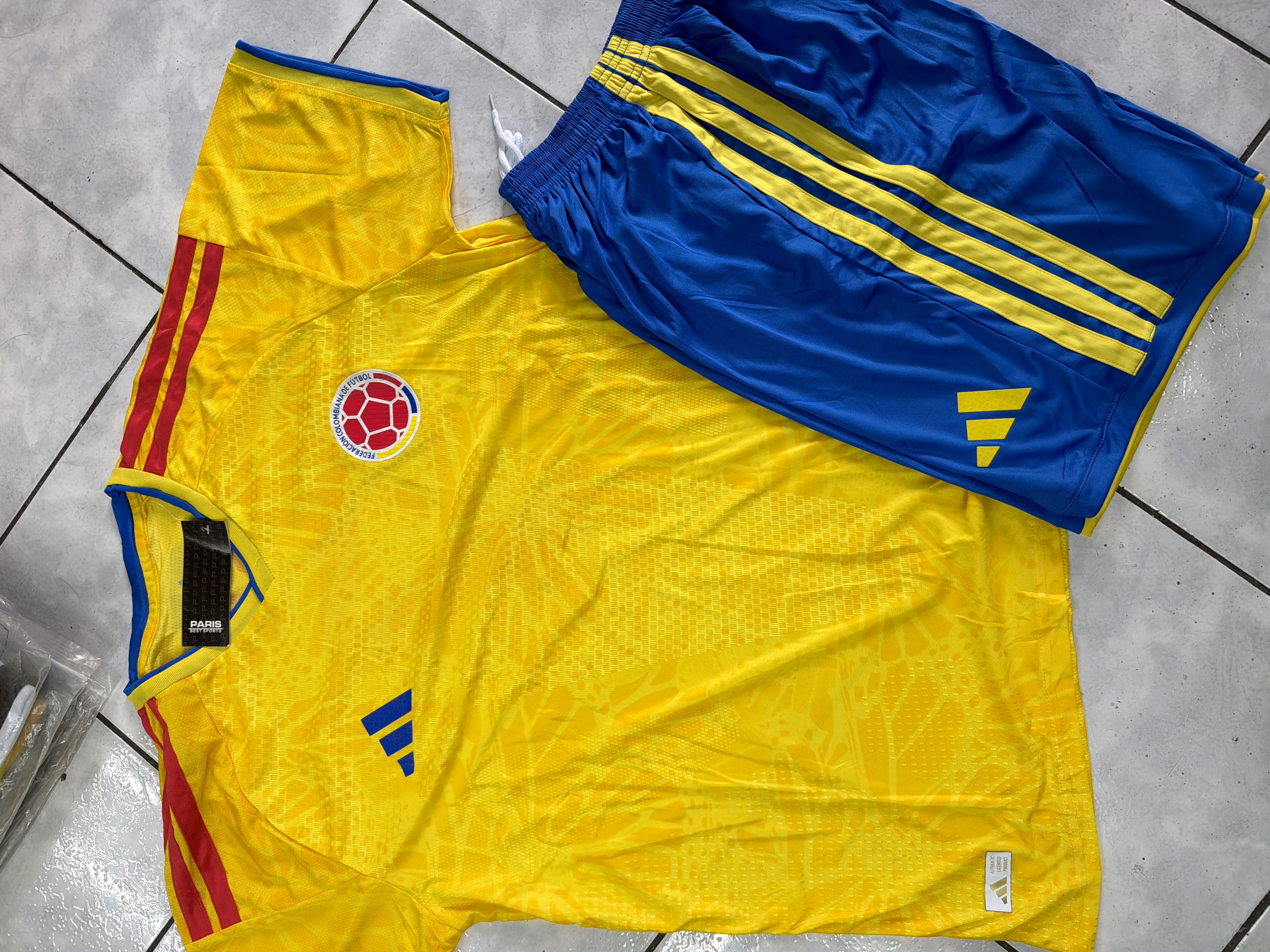 Colombia amarillo 26/27