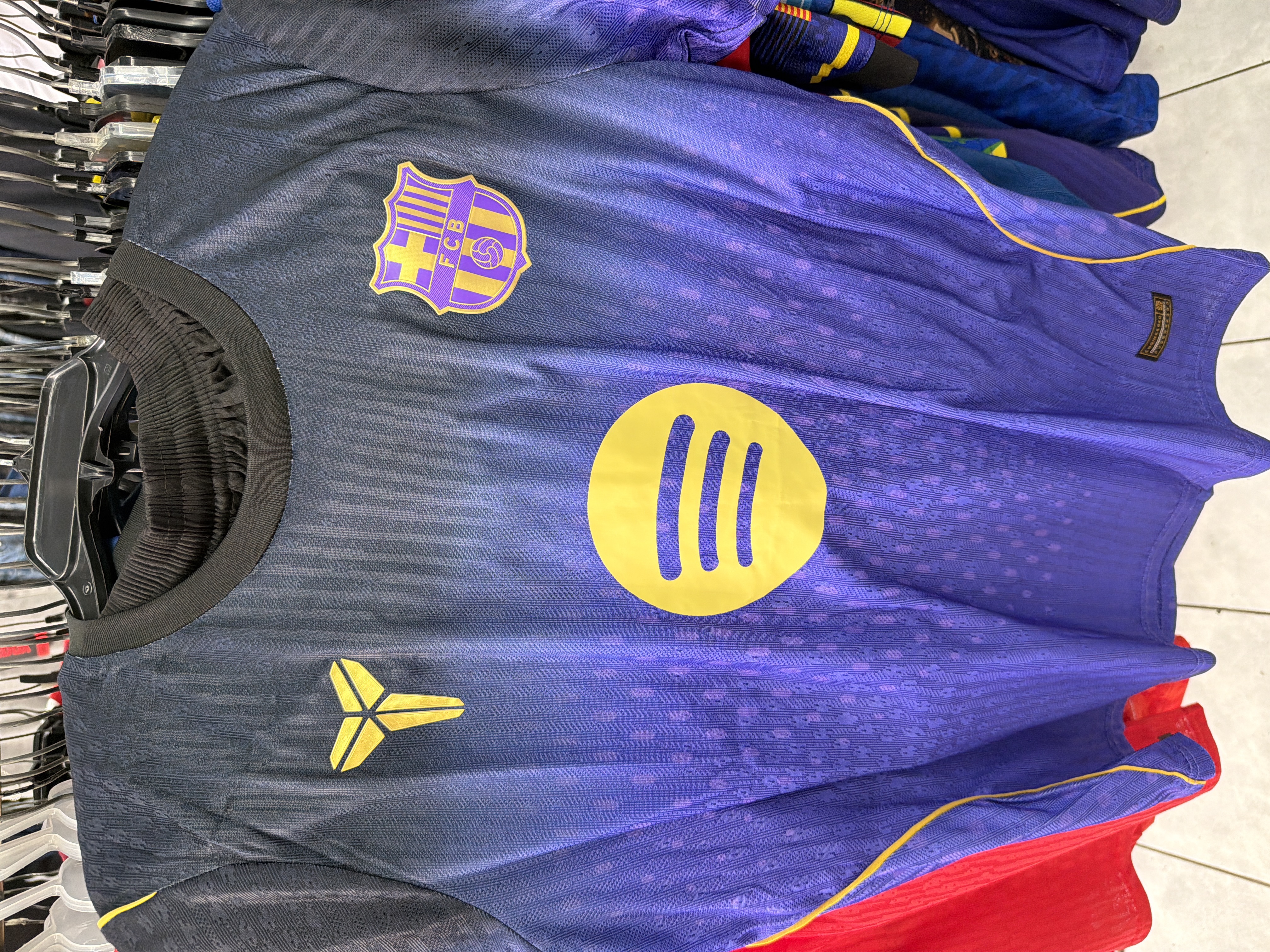 Barcelona morado y negro